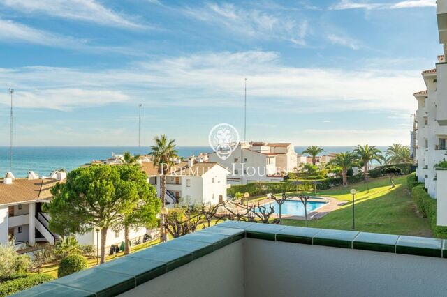 Apartment with views and terrace for sale in Aiguadolç, Sitges