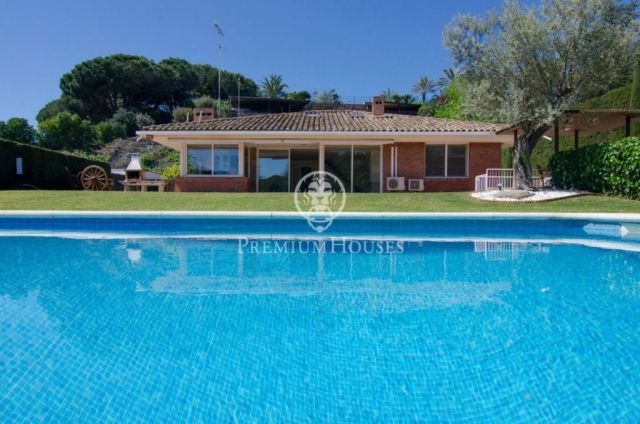 House for sale with Mediterranean flavor and pool in Sant Andreu de Llavaneres