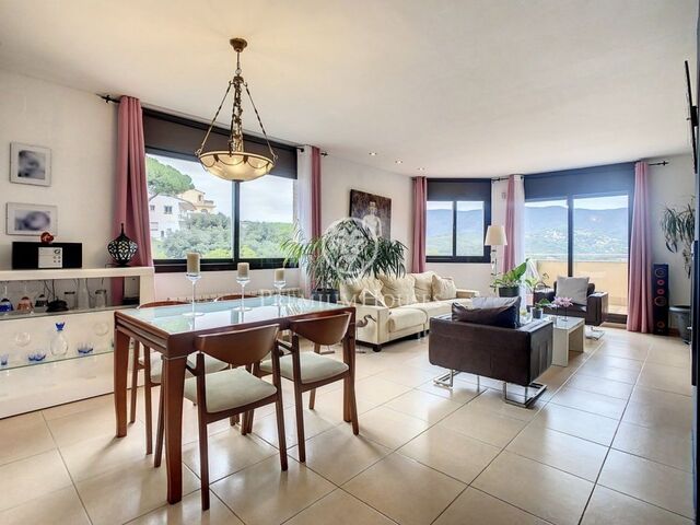 Продается дом с двумя независимыми жилыми пространствами в Sant Cebrià de Vallalta