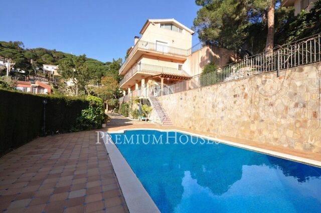 House for sale with views and pool in Mataró