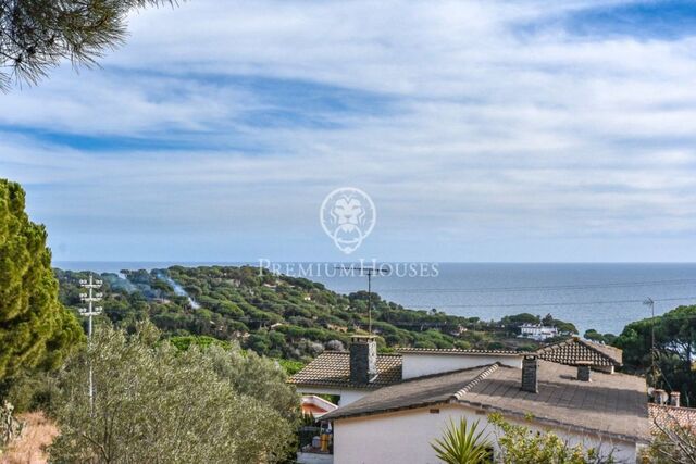 Plot for sale with sea and mountain views in Sant Pol de Mar