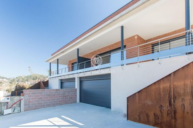 Modern house for sale of new construction in Vallromanes