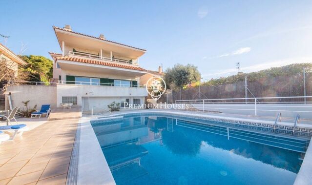 House with garden and swimming pool in Levantina