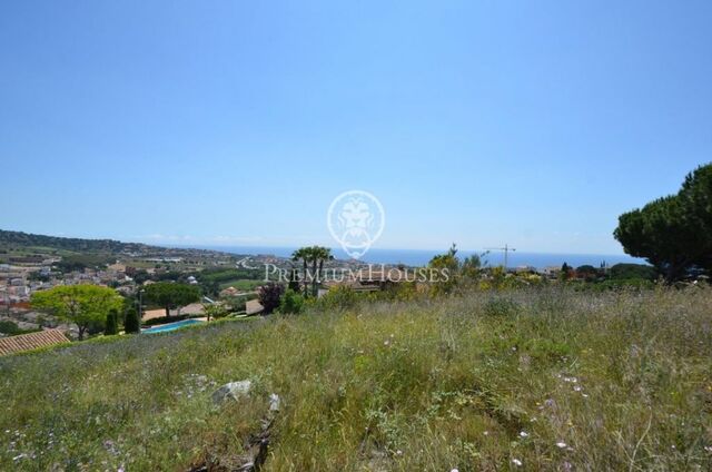 Spectacular plot of land for sale with fabulous sea views in Alella