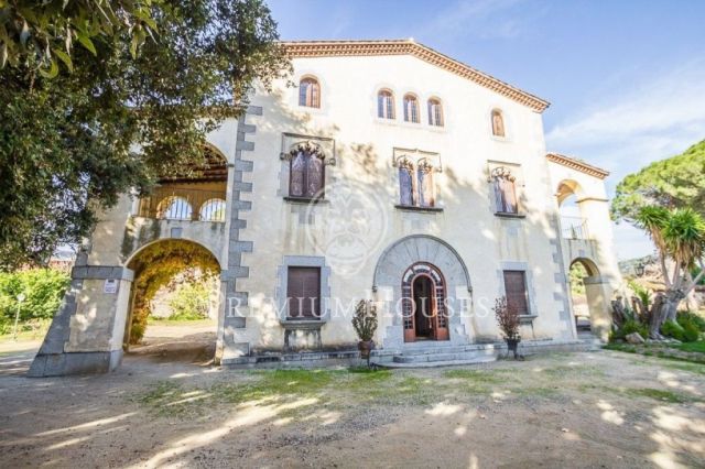 Magnificent 16th century listed country house for sale in Arenys de Munt.