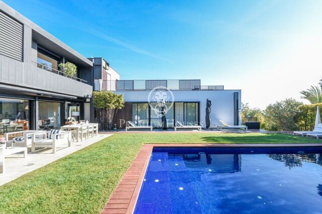 Spectacular design house for sale in Sant Pol de Mar
