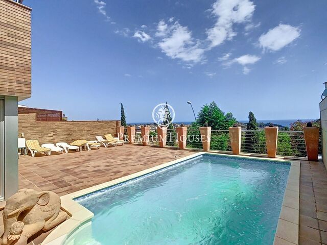 Casa en venda amb piscina a Tiana
