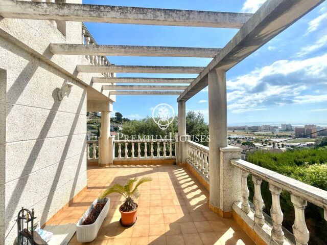 House for sale with sea views in Santa Susanna