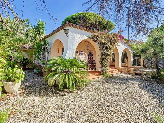 House with garden for sale in the centre of Sant Pol de Mar
