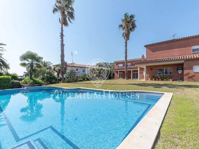 Spectacular stand Alone House with Swimming Pool for Sale in Vilanova i la Geltrú