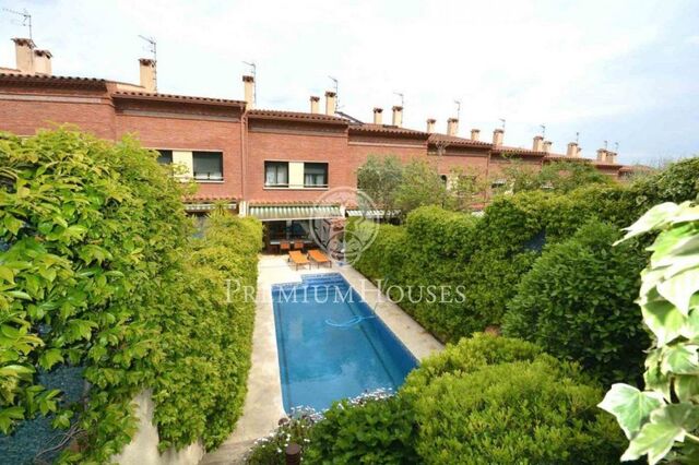 Centrally located house for sale with swimming pool in Arenys de Munt